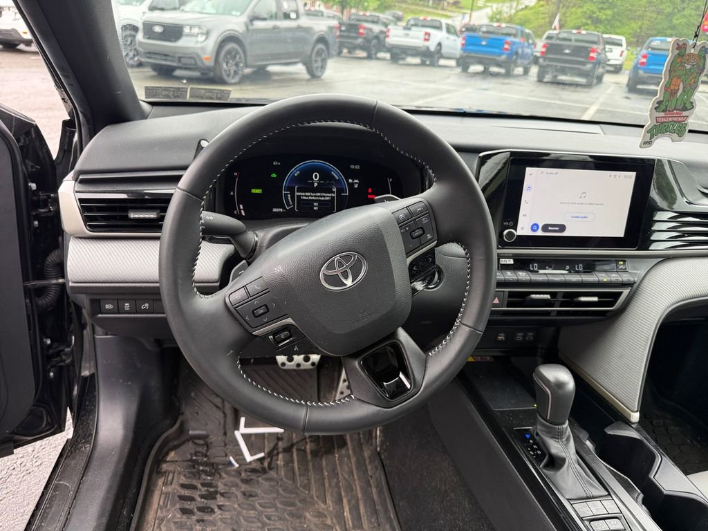 Used 2025 Toyota Camry SE FWD image 15