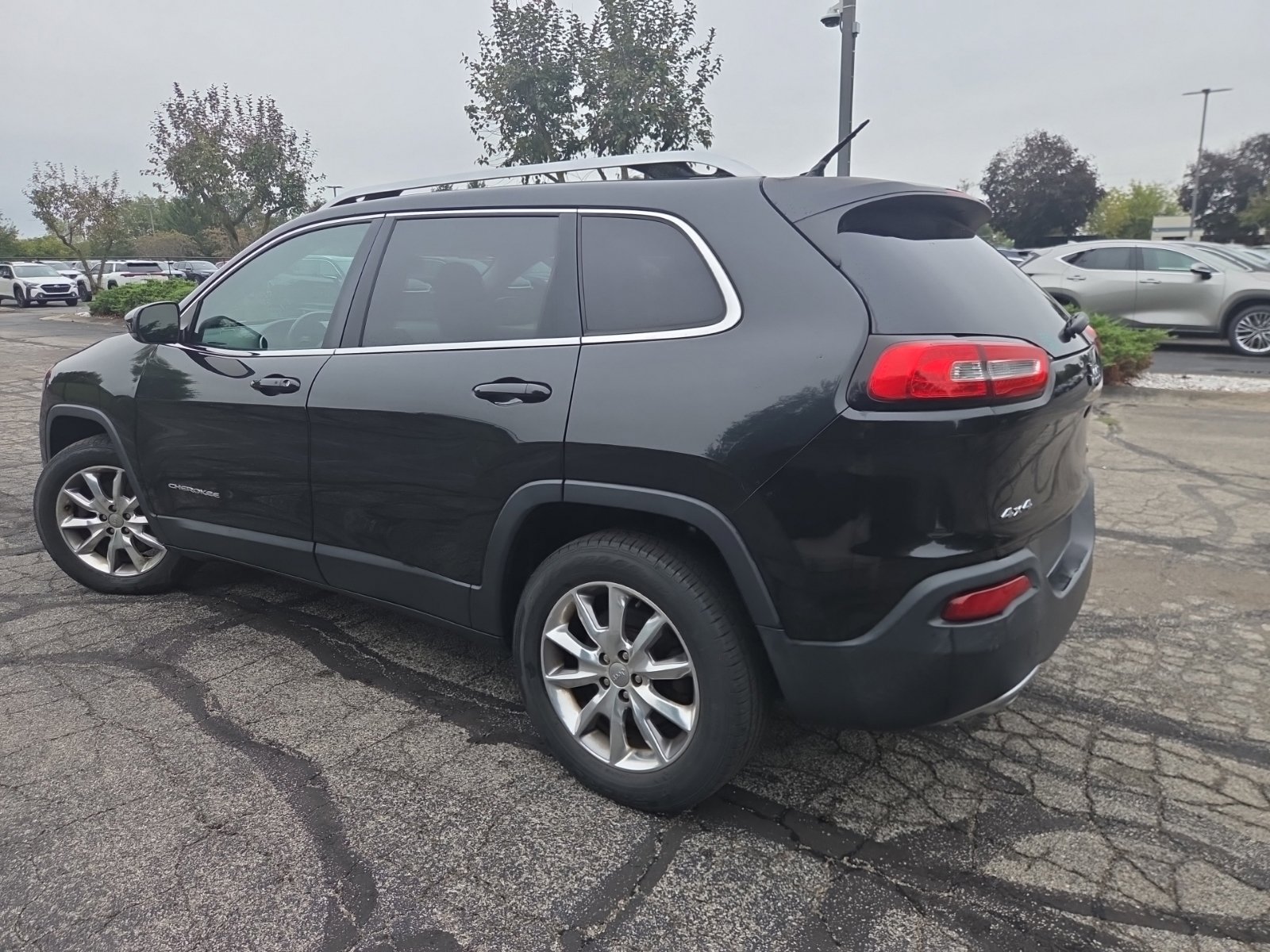 Used 2014 Jeep Cherokee Limited w/ Luxury Group AWD/4WD image 12