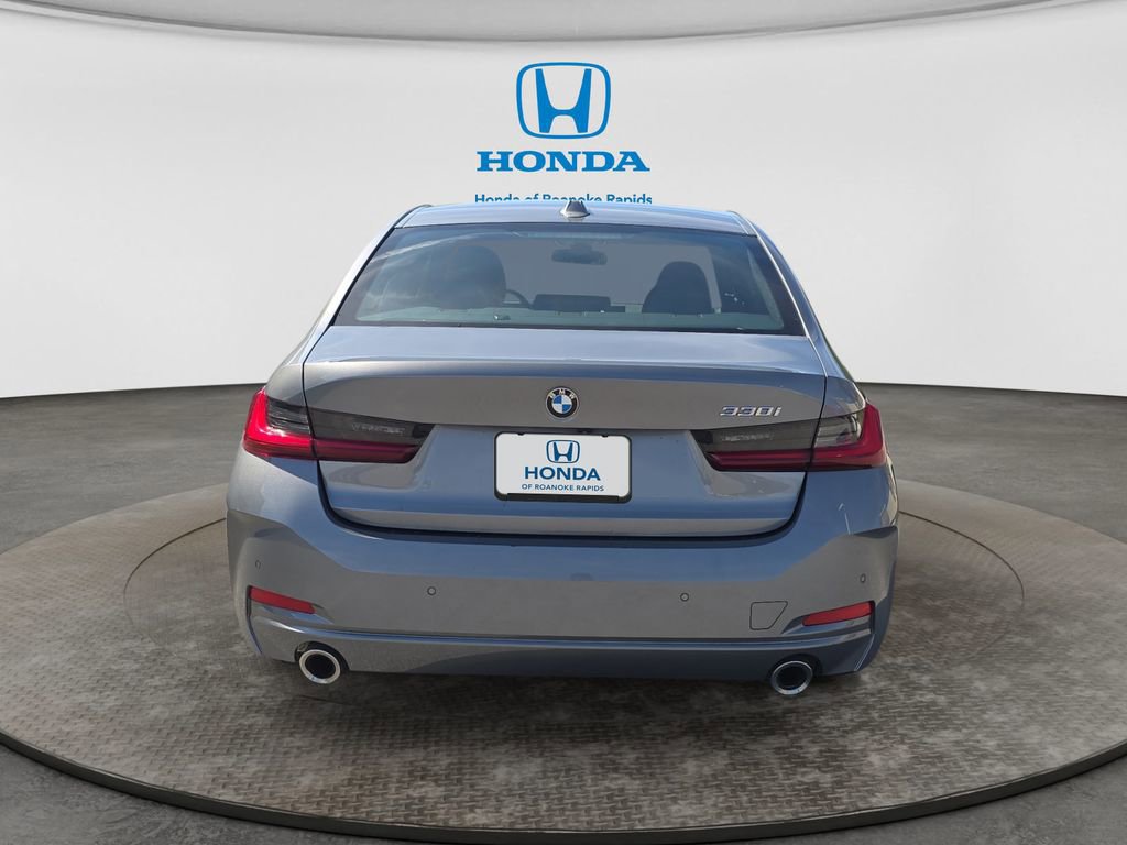 Used 2025 BMW 330i Sedan image 4