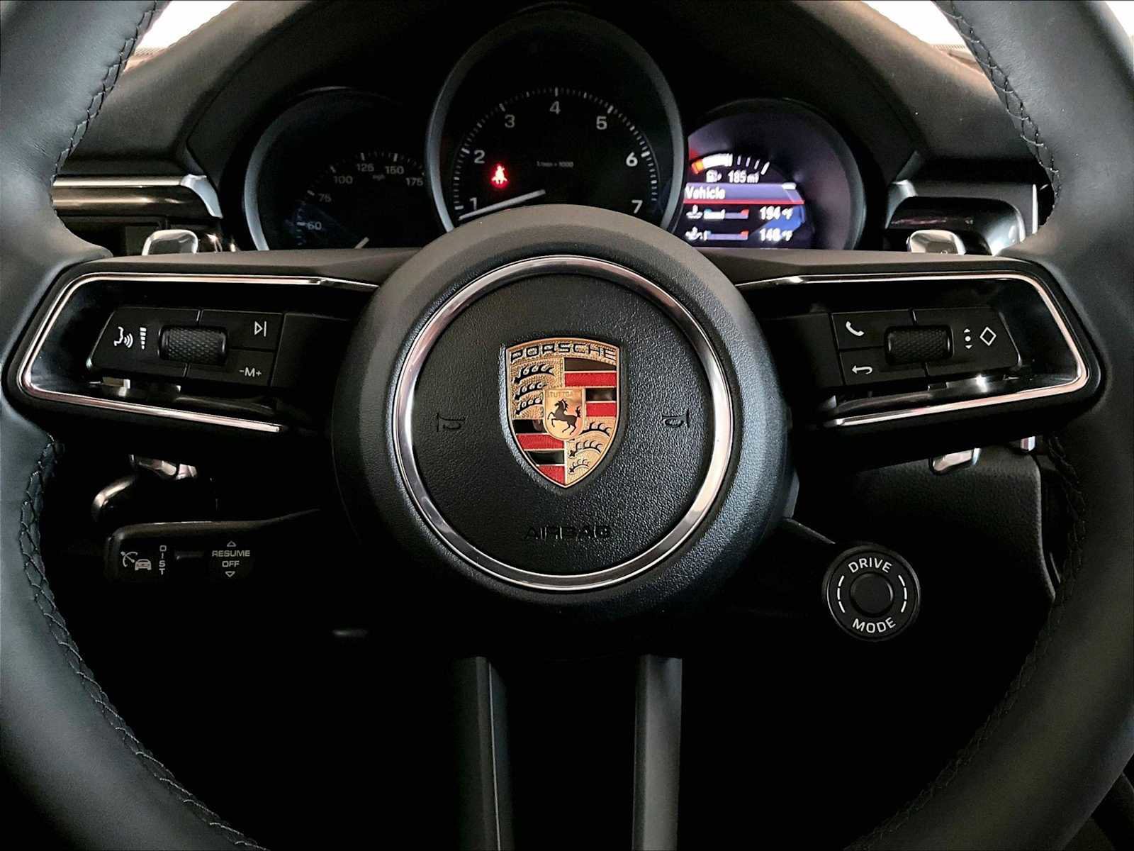 Used 2025 Porsche Macan image 18