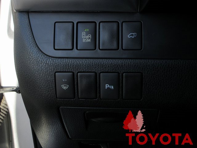 Used 2015 Toyota Highlander Limited image 19