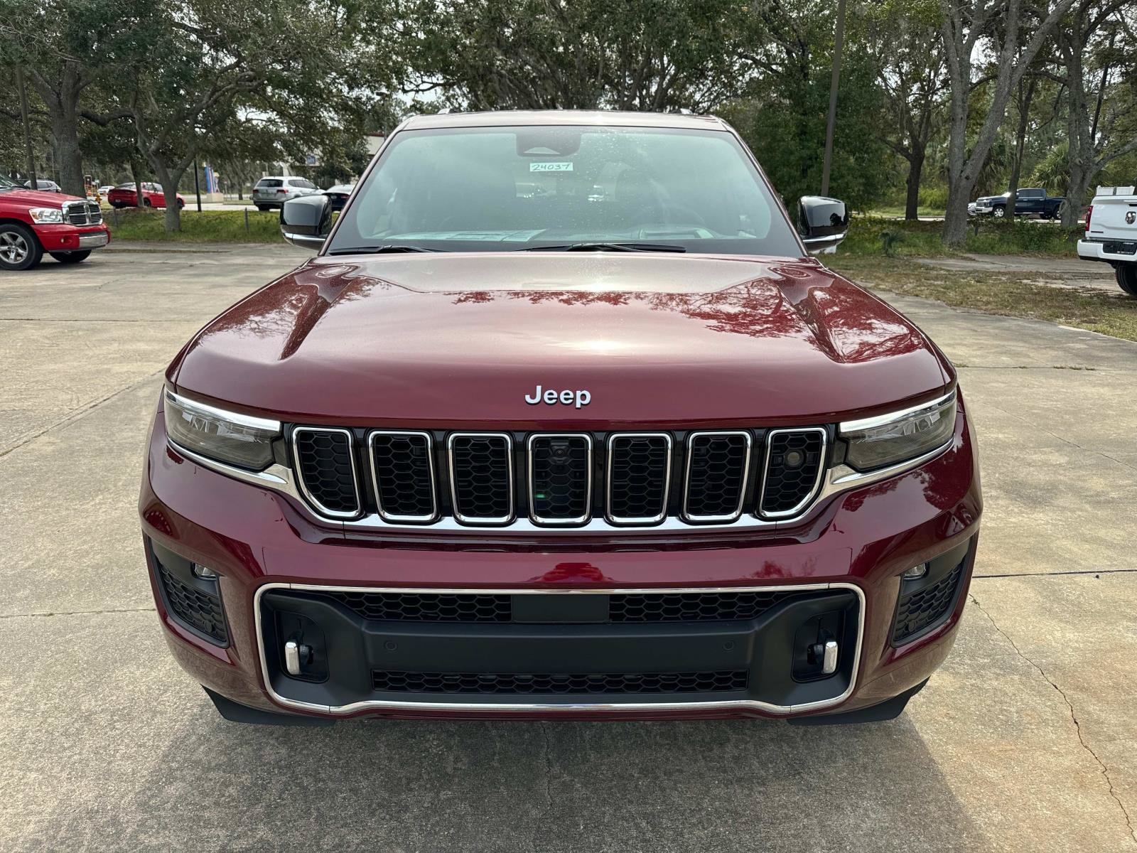 New 2024 Jeep Grand Cherokee Overland RWD image 8