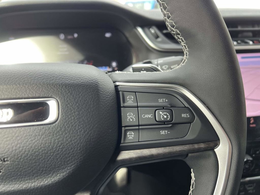 Used 2025 Jeep Grand Cherokee L Limited image 29