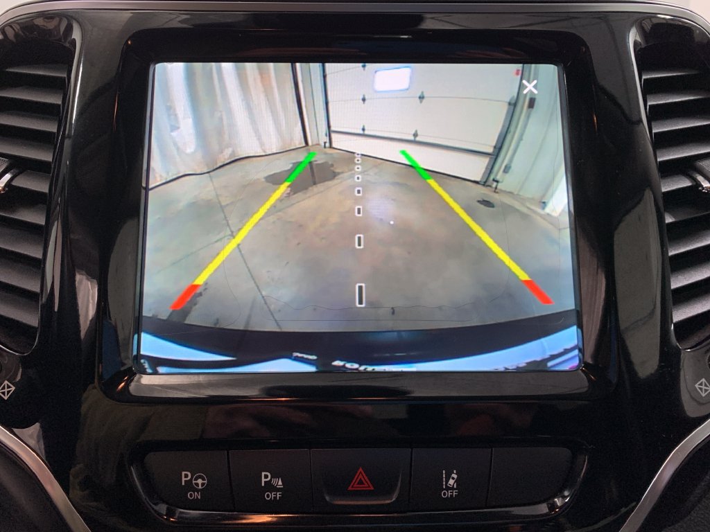 Used 2019 Jeep Cherokee Limited w/ Luxury Group AWD/4WD image 10