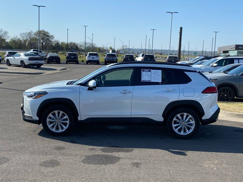 Used 2022 Toyota Corolla Cross LE w/ Moonroof Package image 4