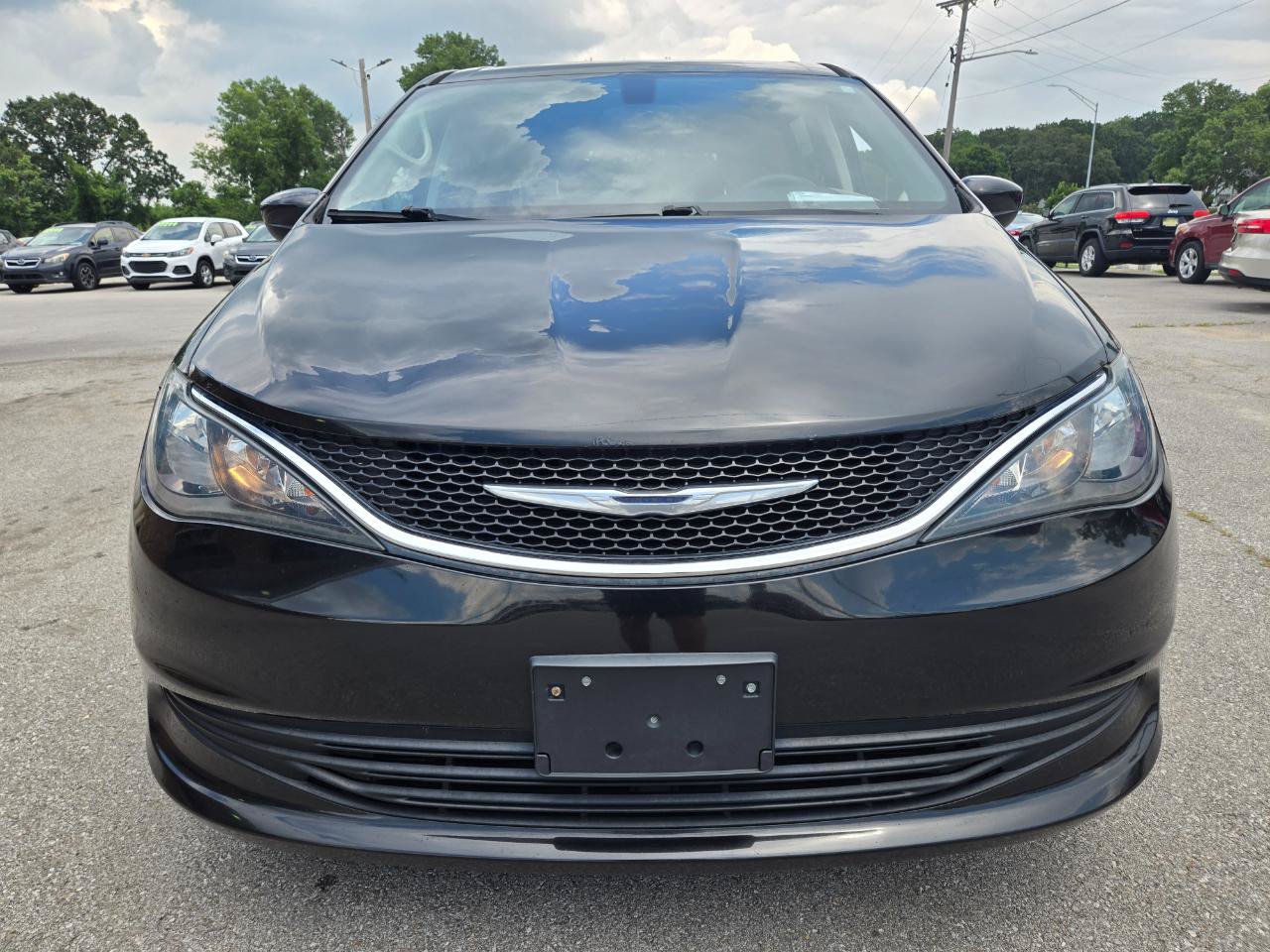 Used 2018 Chrysler Pacifica LX w/ Tire & Wheel Group FWD image 2