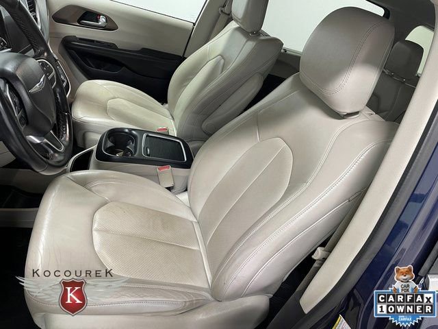 Used 2018 Chrysler Pacifica Touring-L Plus image 13