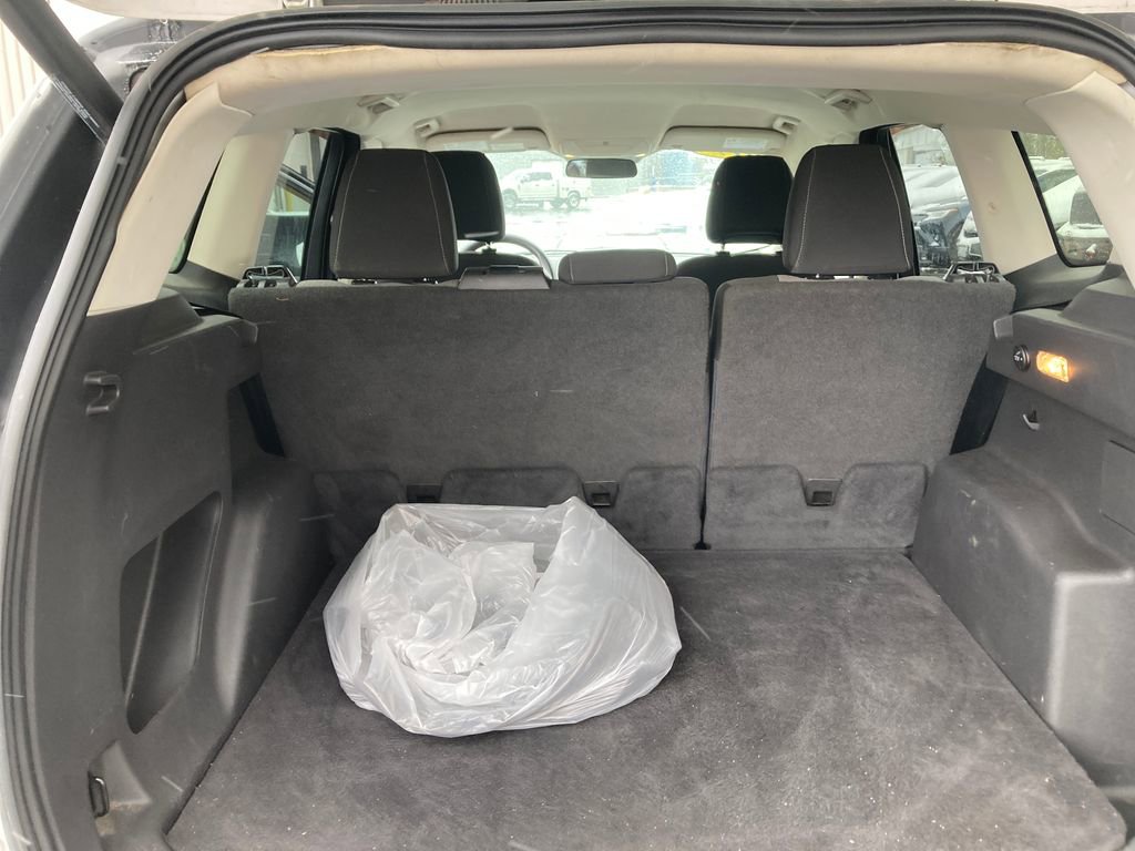 Used 2017 Ford Escape SE w/ Equipment Group 201A image 27