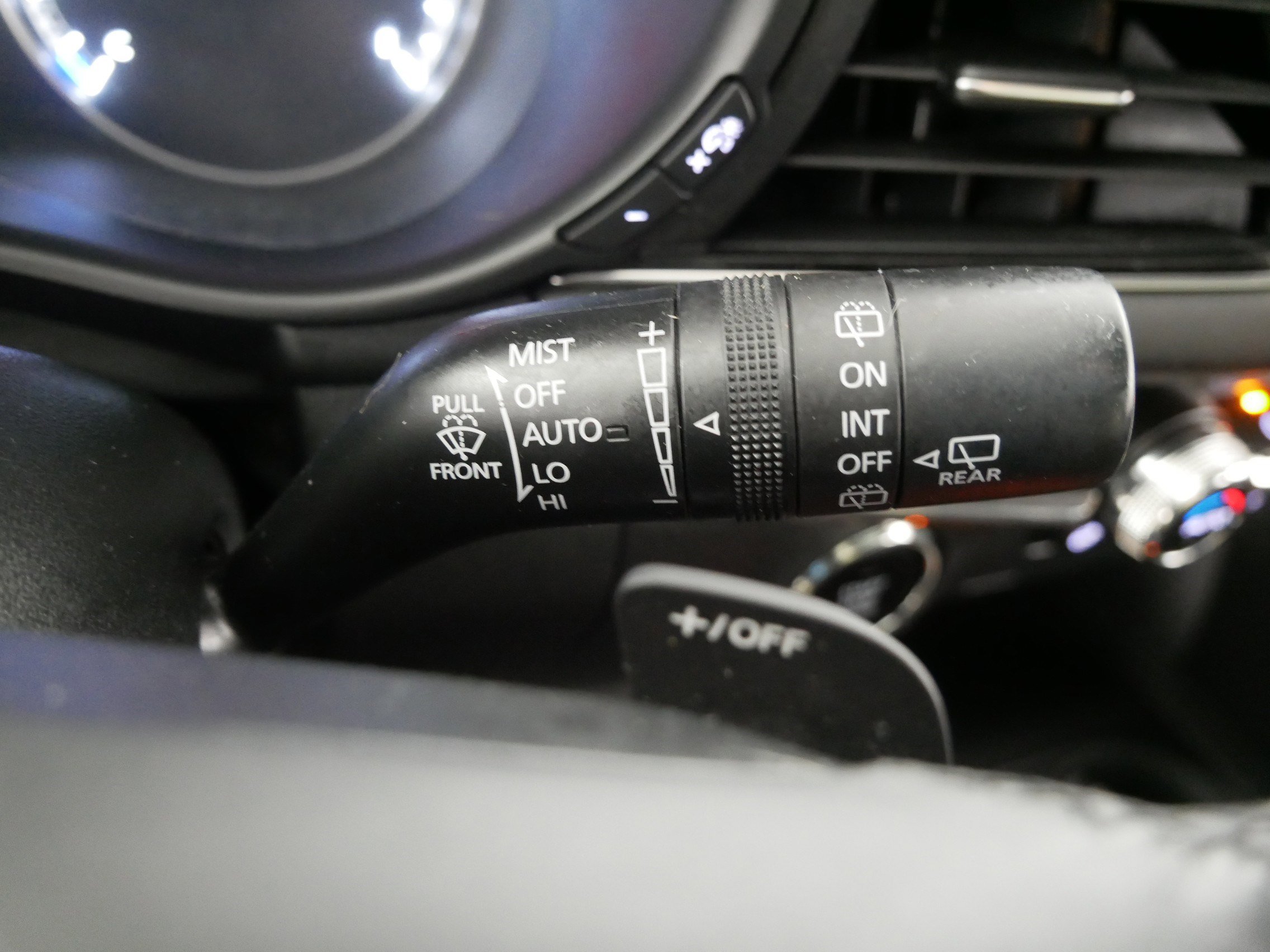 Used 2021 MAZDA MAZDA3 Hatchback w/Premium Plus Pkg image 30