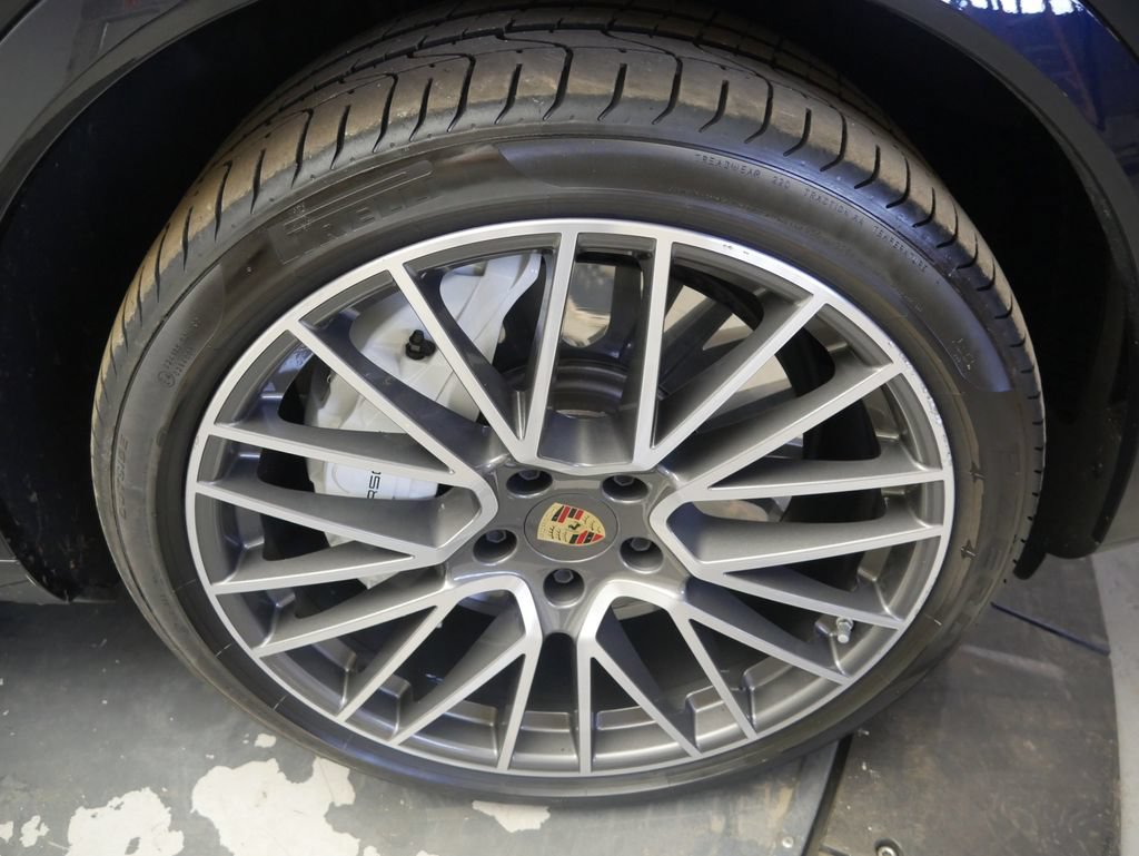 Certified 2023 Porsche Cayenne Turbo AWD/4WD image 16