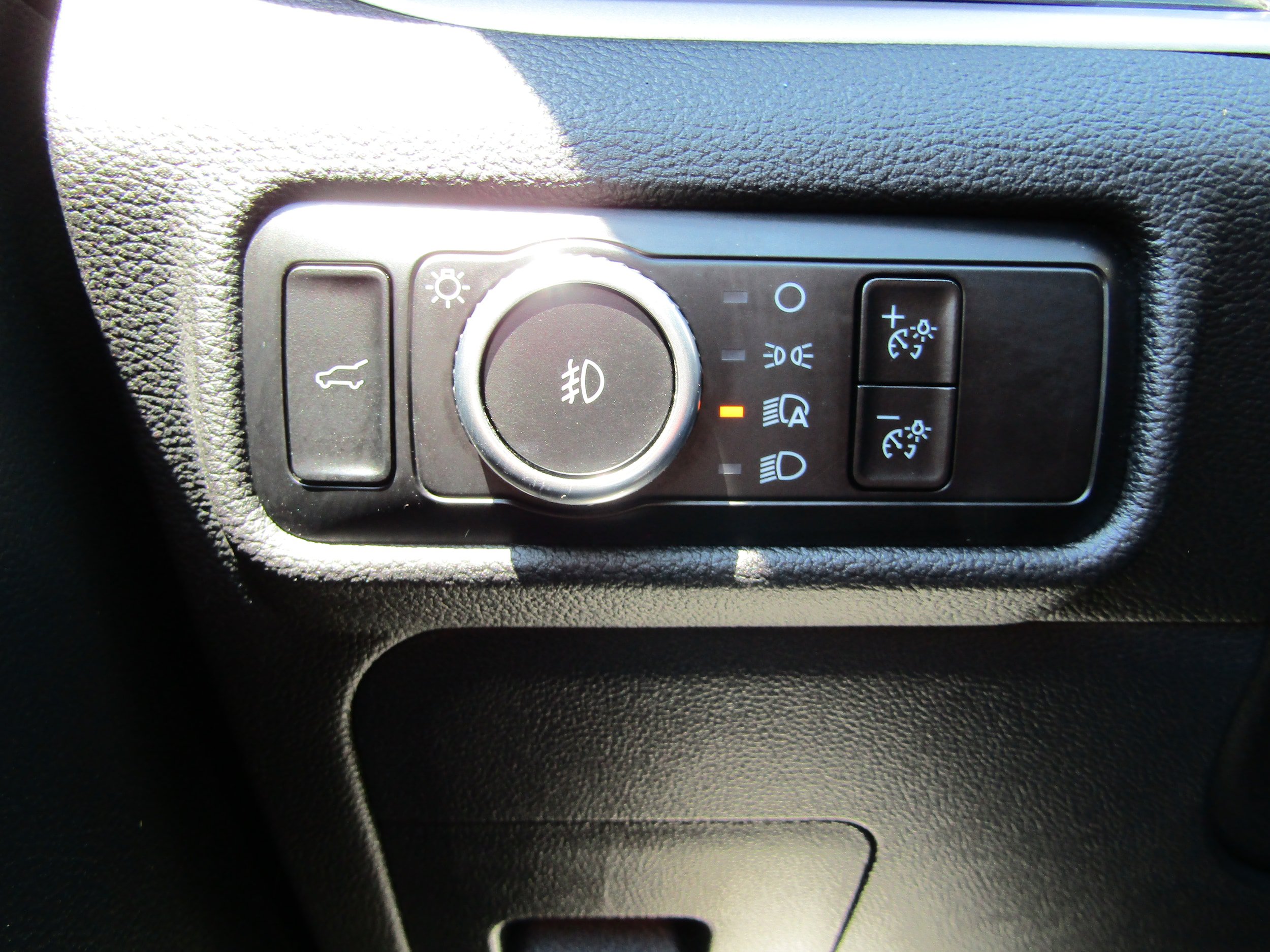 Used 2024 Ford Explorer XLT w/ Equipment Group 202A AWD/4WD image 21