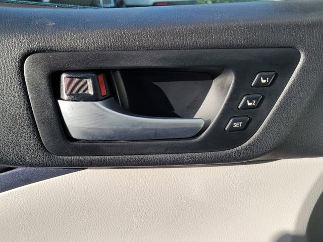 Used 2019 Toyota Highlander Limited image 30