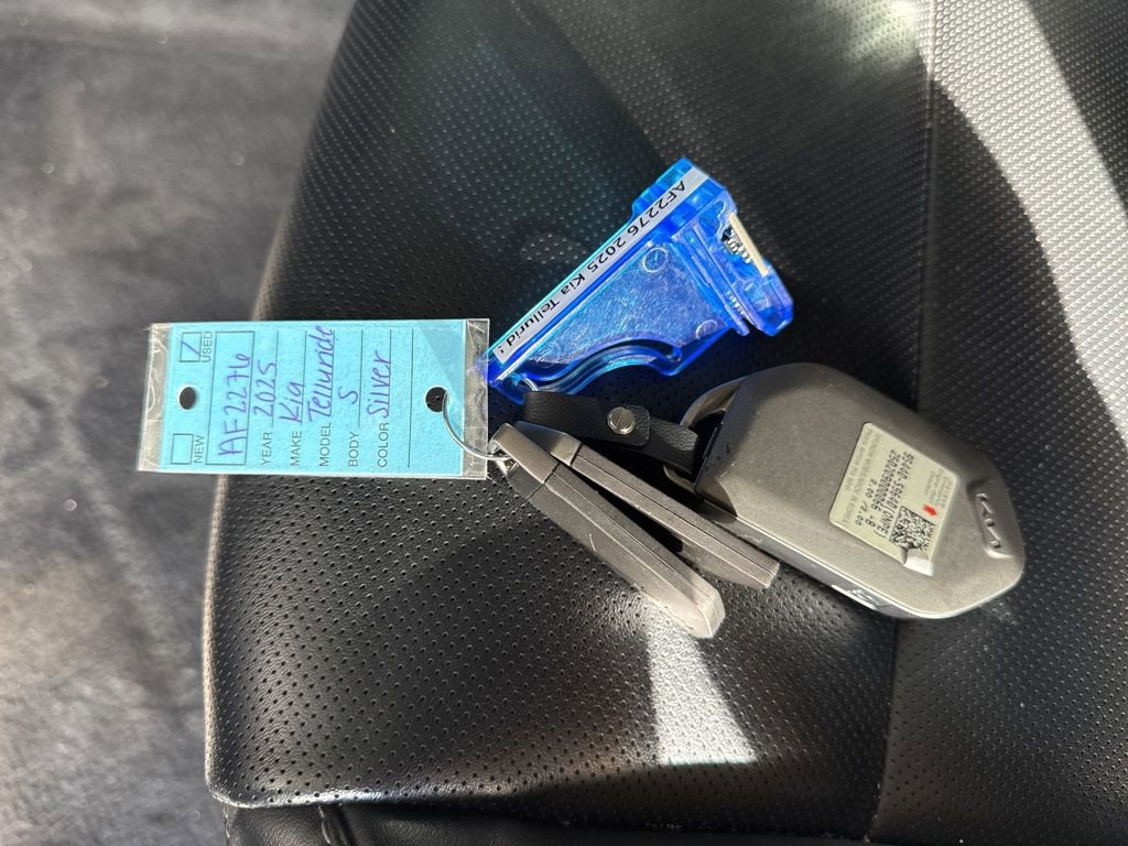 Used 2025 Kia Telluride S image 11