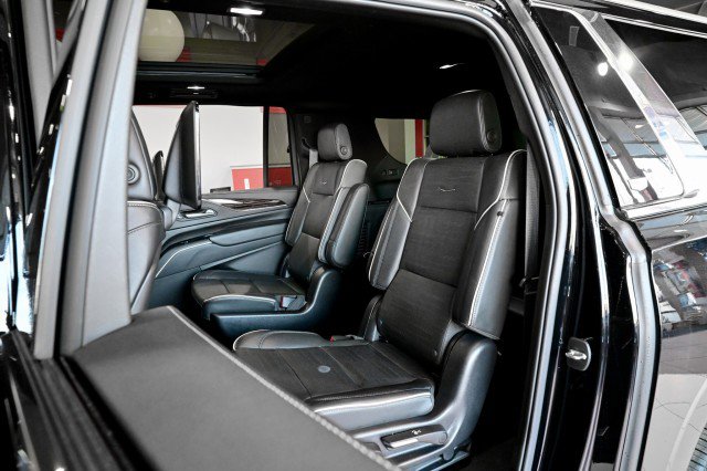 Used 2023 Cadillac Escalade ESV Premium Luxury image 18