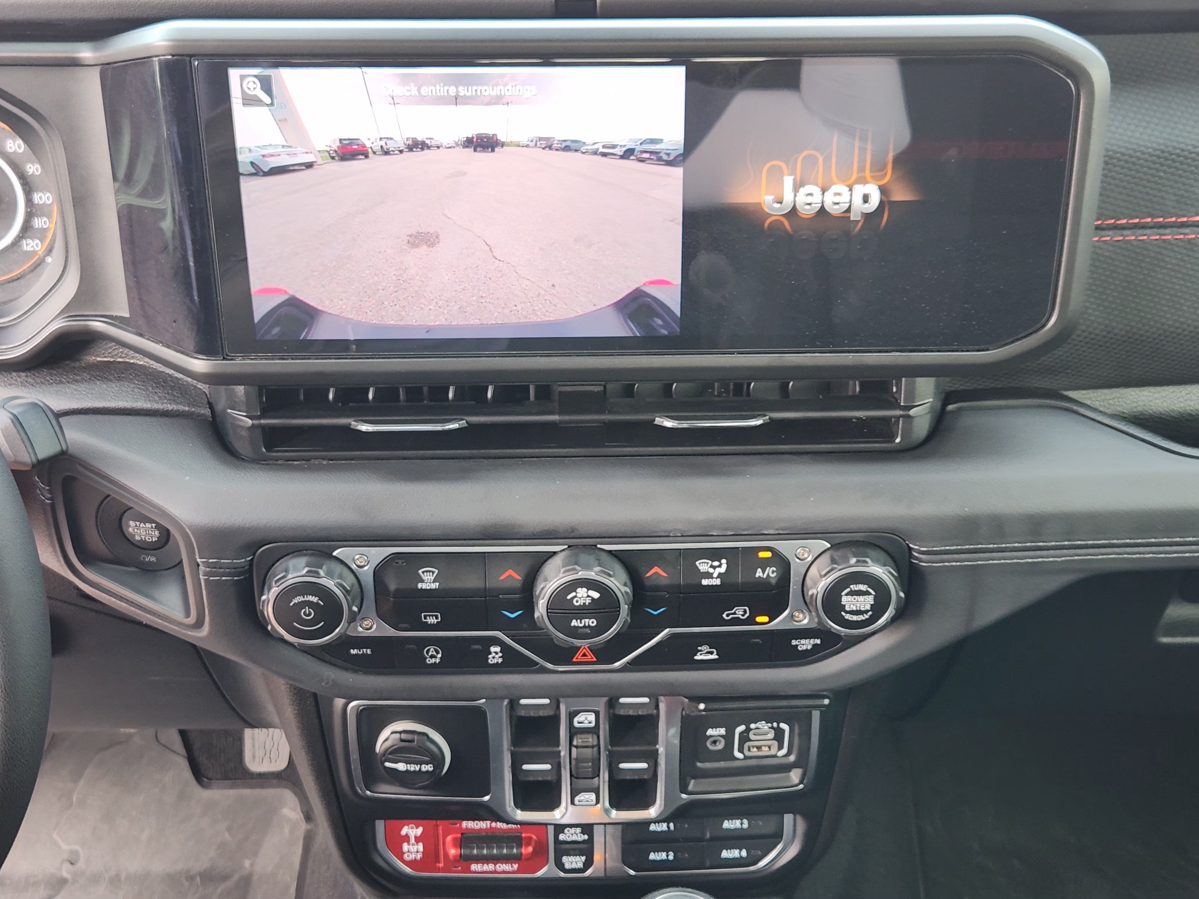 Used 2025 Jeep Gladiator Rubicon AWD/4WD image 19