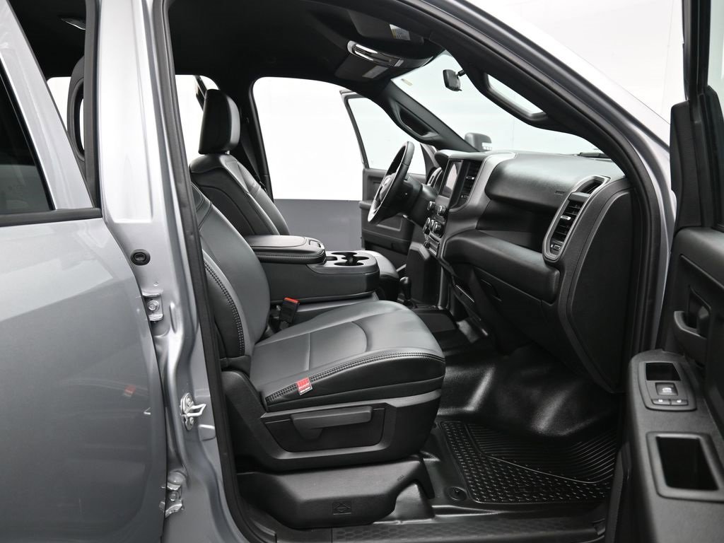 Used 2024 RAM 2500 Tradesman w/ Chrome Appearance Group image 34