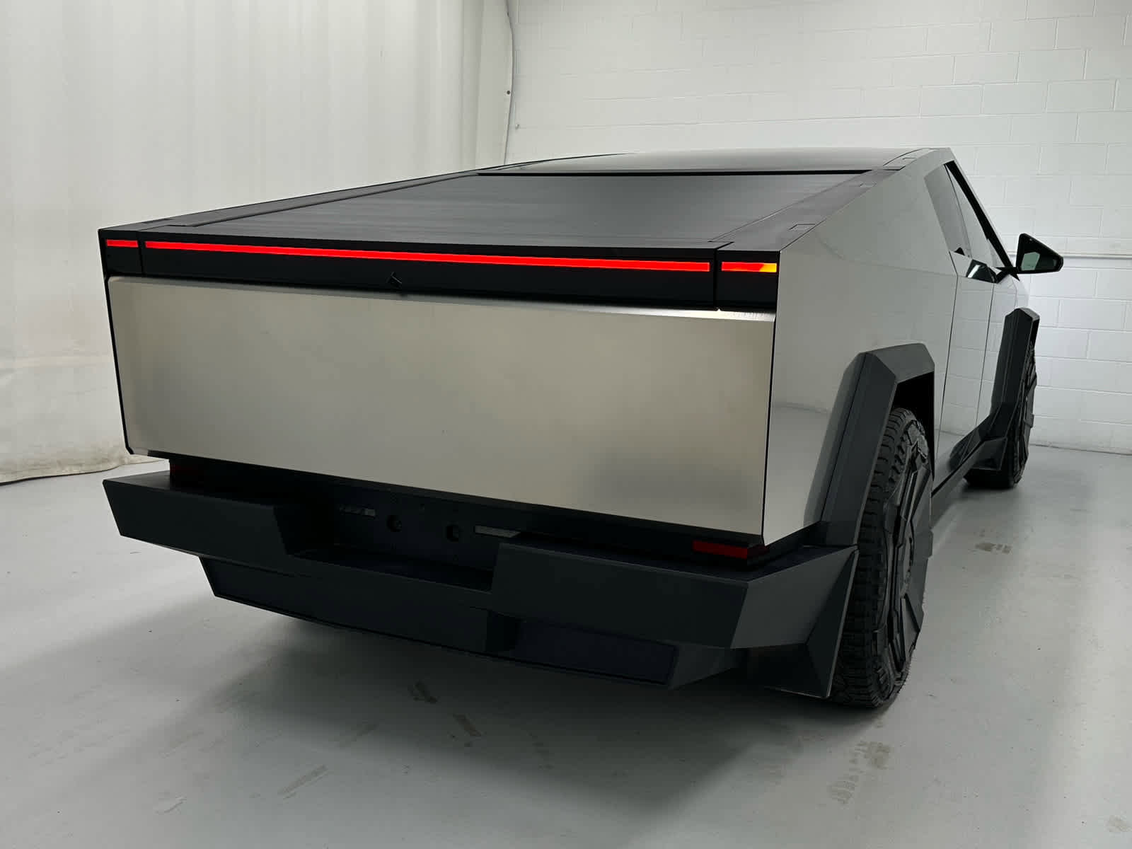 Used 2024 Tesla Cybertruck AWD Crew Cab image 6