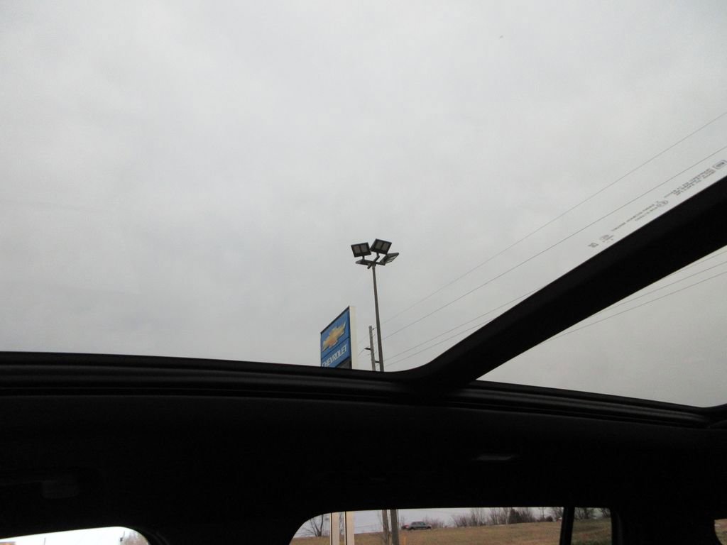 New 2026 Chevrolet Traverse LT w/ Sun and Wheel Package image 32