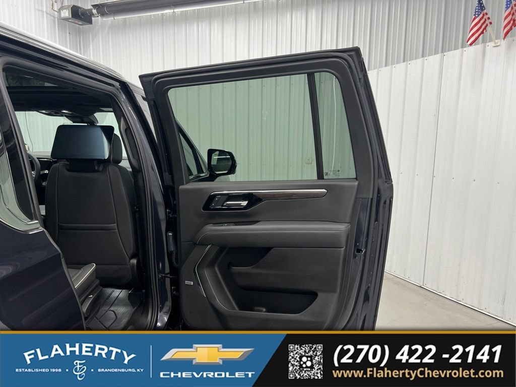 Used 2025 Chevrolet Suburban Premier AWD/4WD image 12