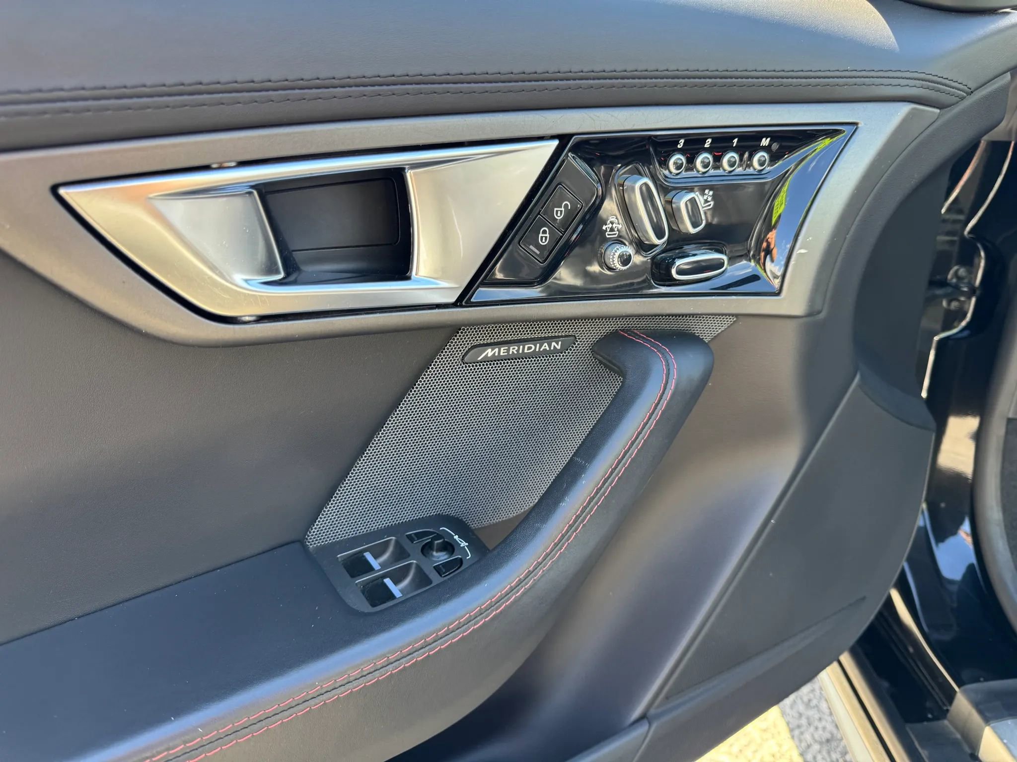 Used 2014 Jaguar F-TYPE S RWD image 14