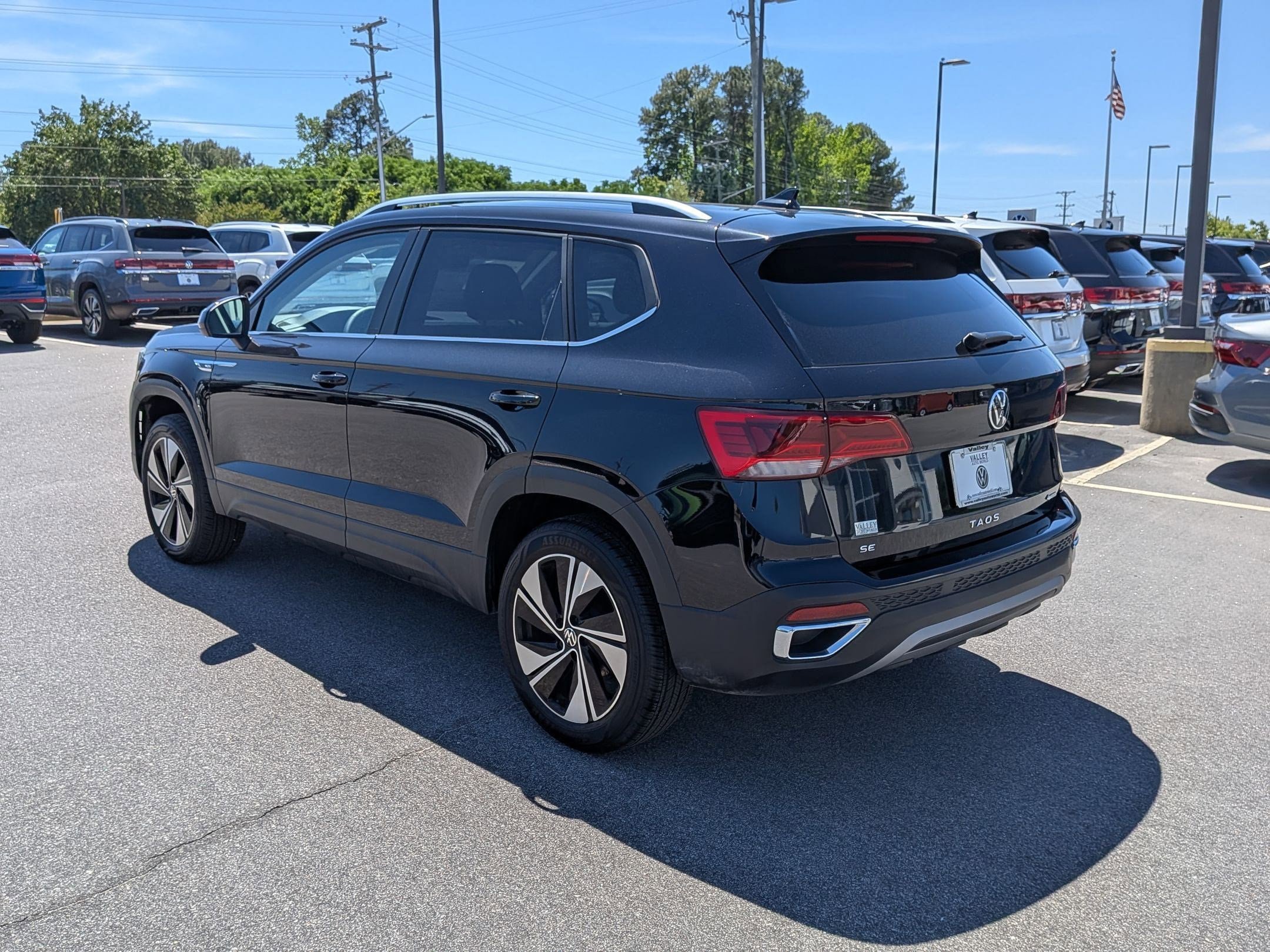 Used 2024 Volkswagen Taos SE AWD/4WD image 5