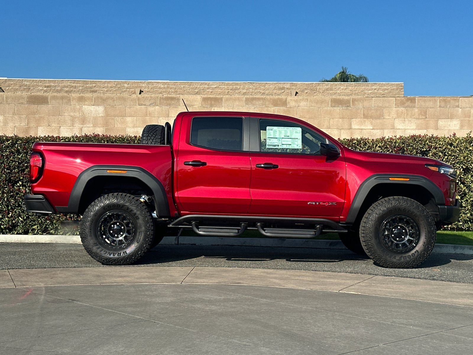 New 2026 GMC Canyon AT4X w/ AT4X AEV Edition AWD/4WD video 3