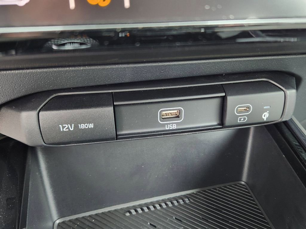 New 2025 Kia Niro EX Touring image 22