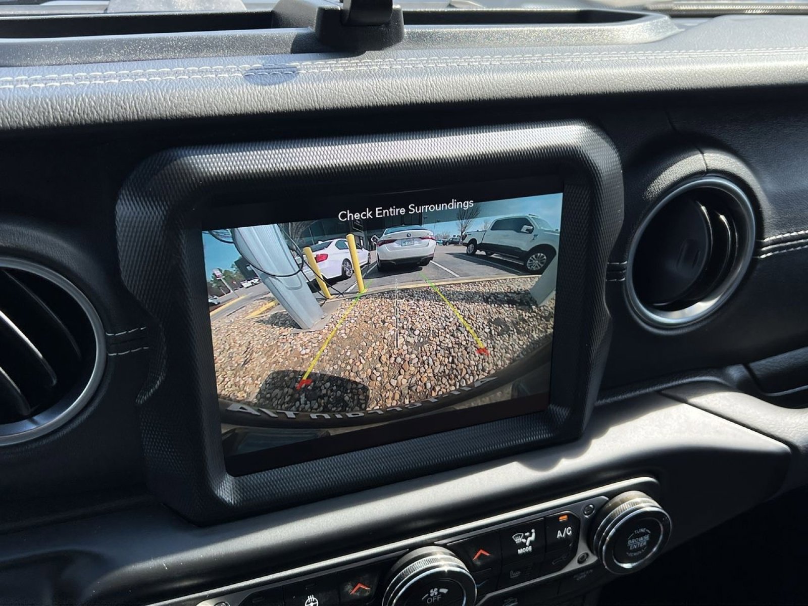 Used 2022 Jeep Wrangler Unlimited Sahara w/ Cold Weather Group image 16