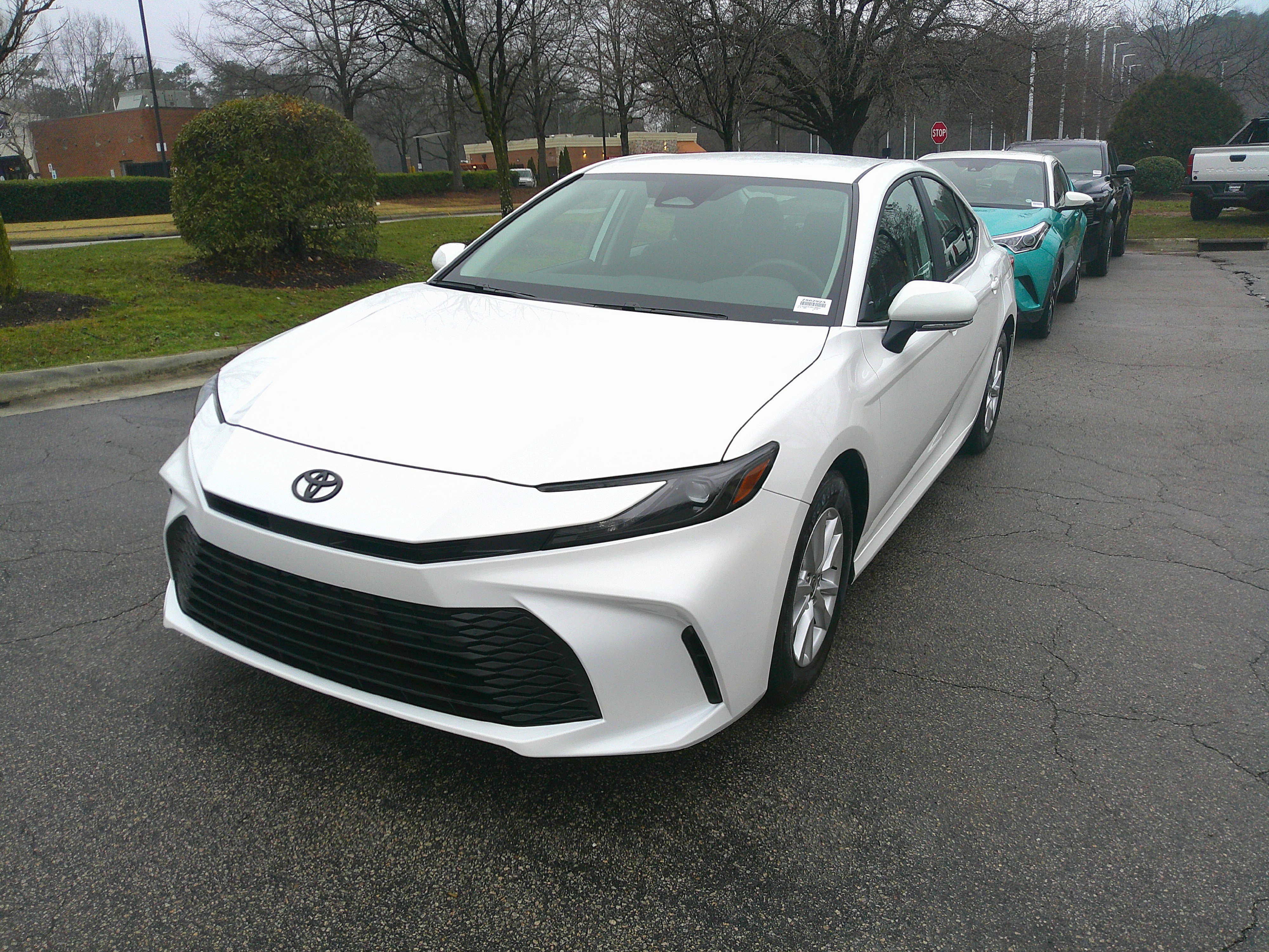 Used 2025 Toyota Camry LE image 6