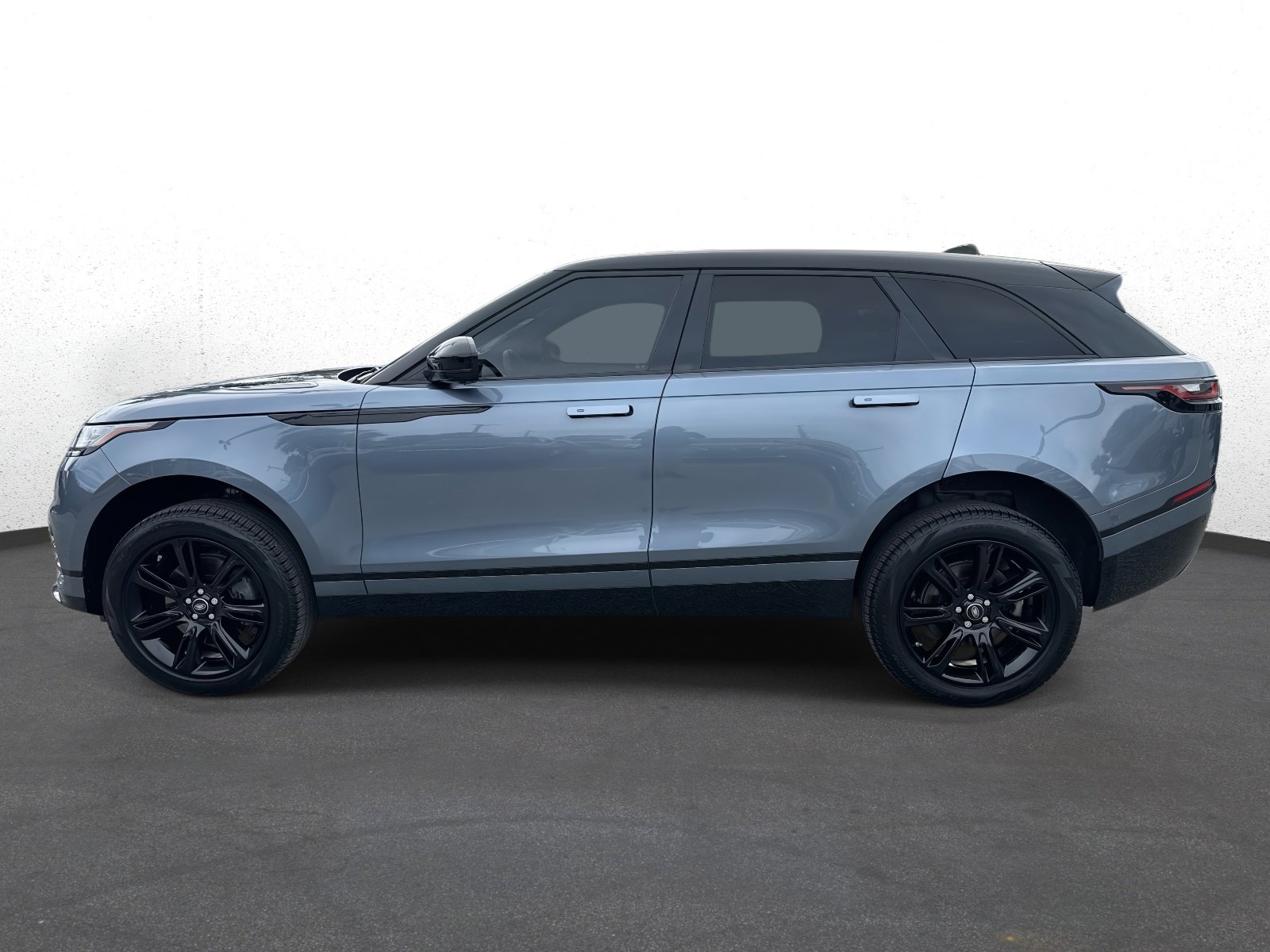 Used 2020 Land Rover Range Rover Velar R-Dynamic S image 6