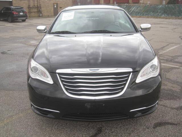 Used 2011 Chrysler 200 Limited FWD image 10