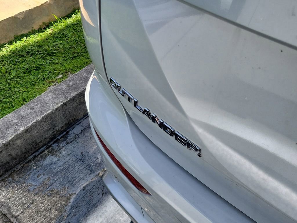 New 2025 Mitsubishi Outlander SE image 6