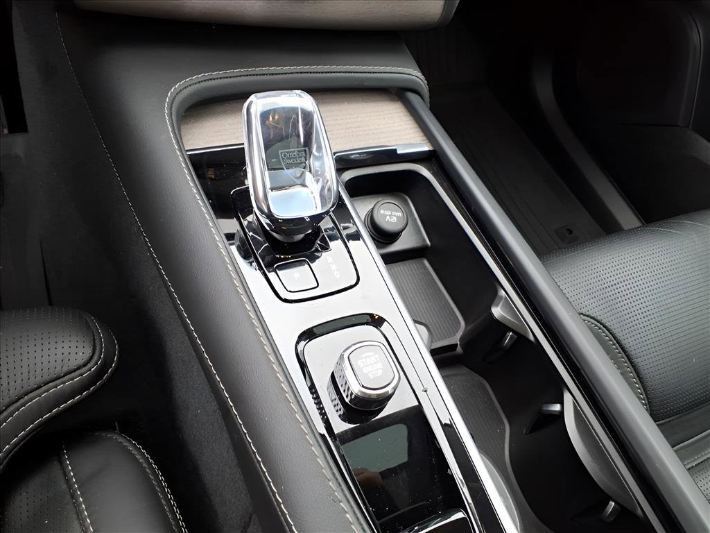 Used 2023 Volvo XC90 T8 Ultimate image 16