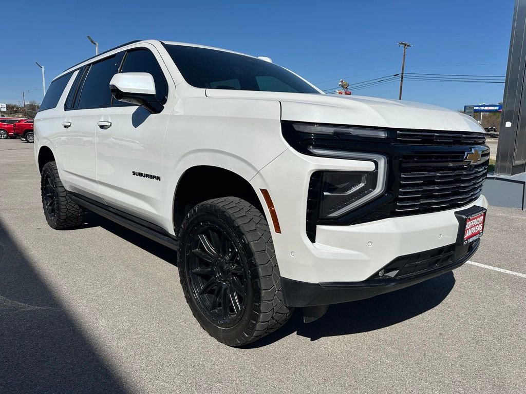 Used 2025 Chevrolet Suburban High Country AWD/4WD image 4