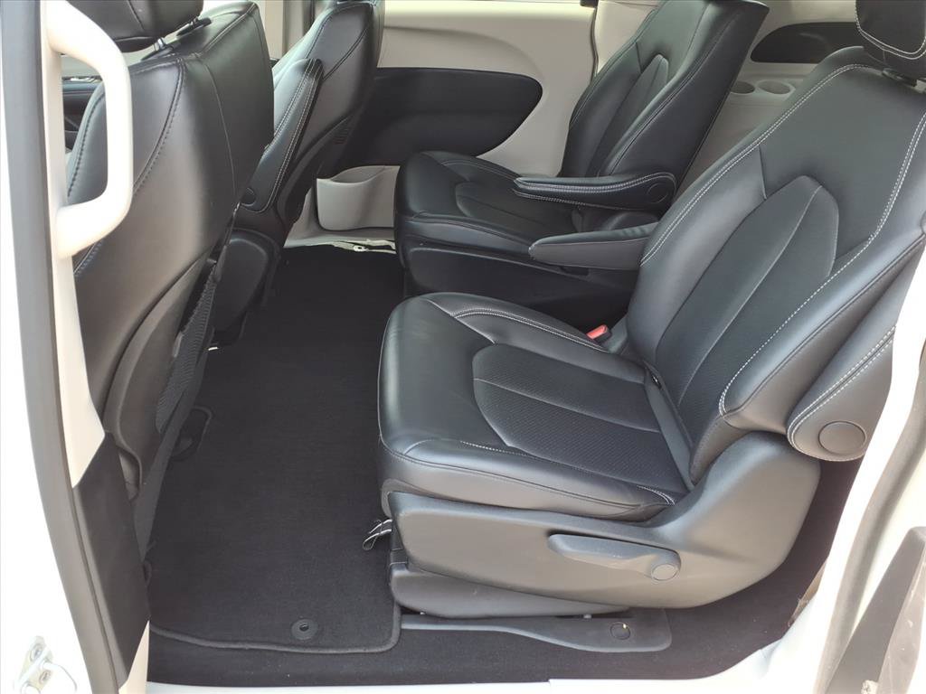 Used 2024 Chrysler Pacifica Limited FWD image 13