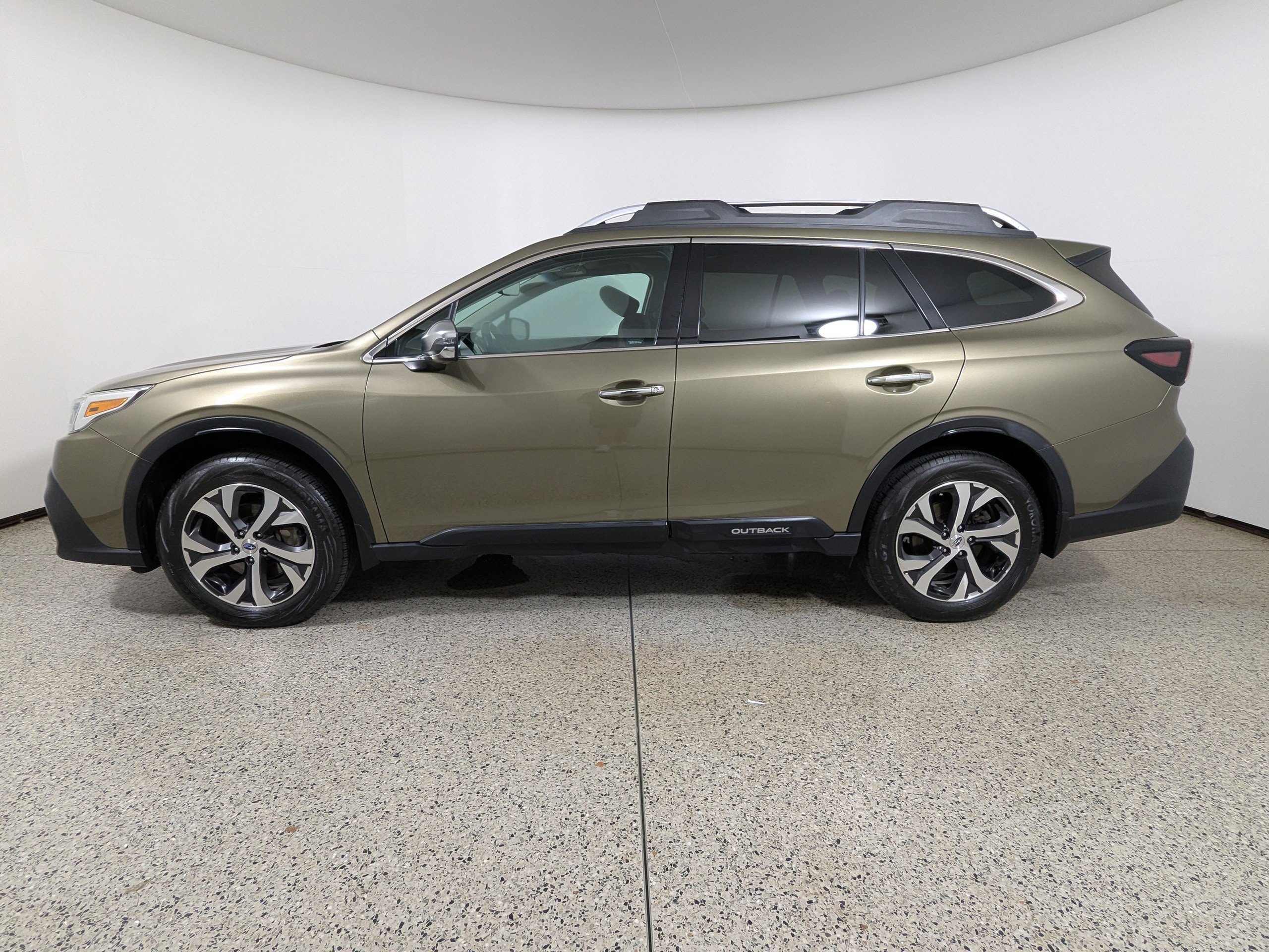 Used 2021 Subaru Outback Touring w/ Popular Package #2 image 4