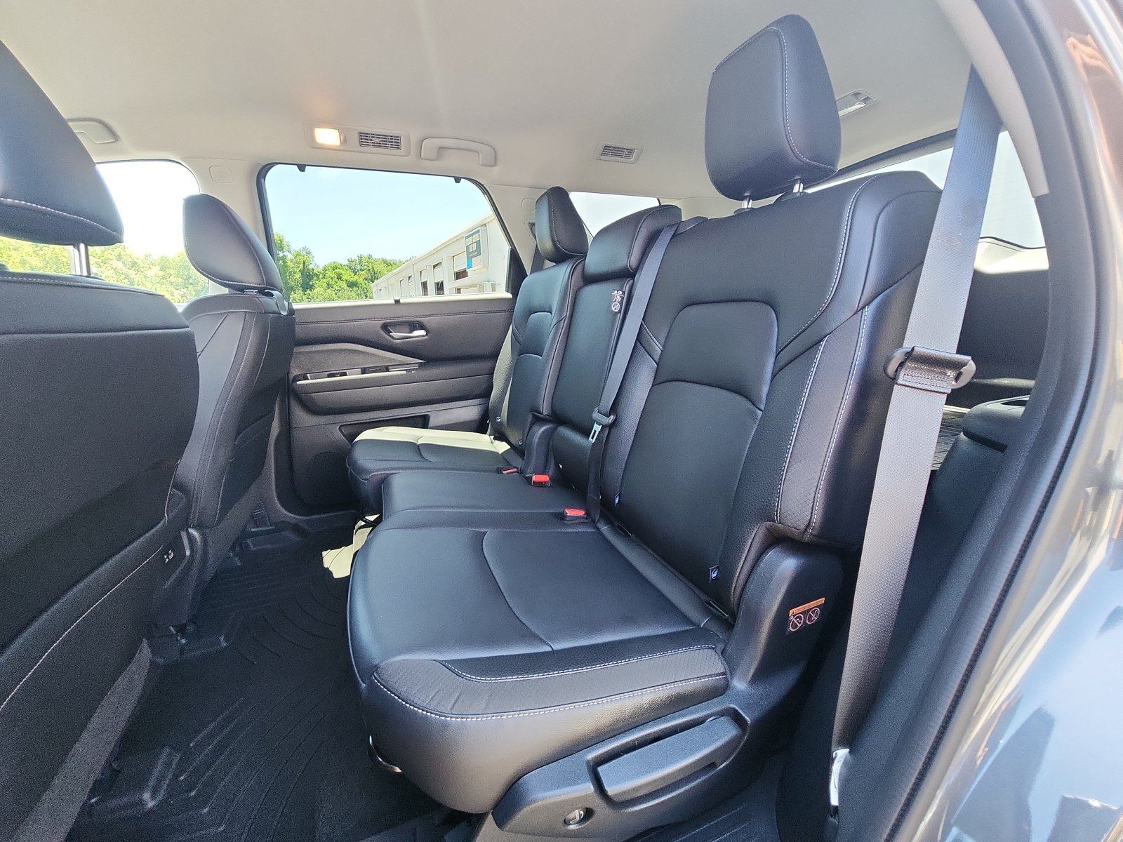 Used 2025 Nissan Pathfinder SL AWD/4WD image 22