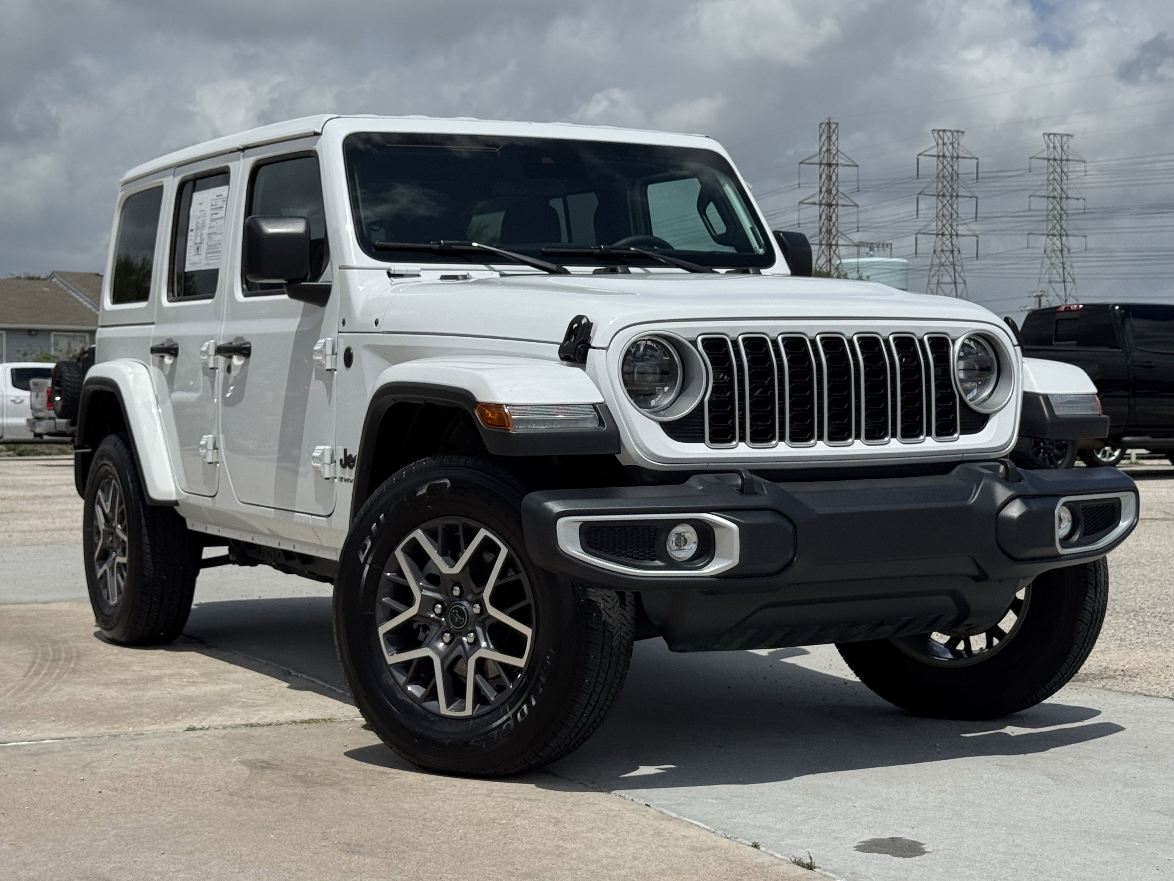 Used 2025 Jeep Wrangler Sahara image 2