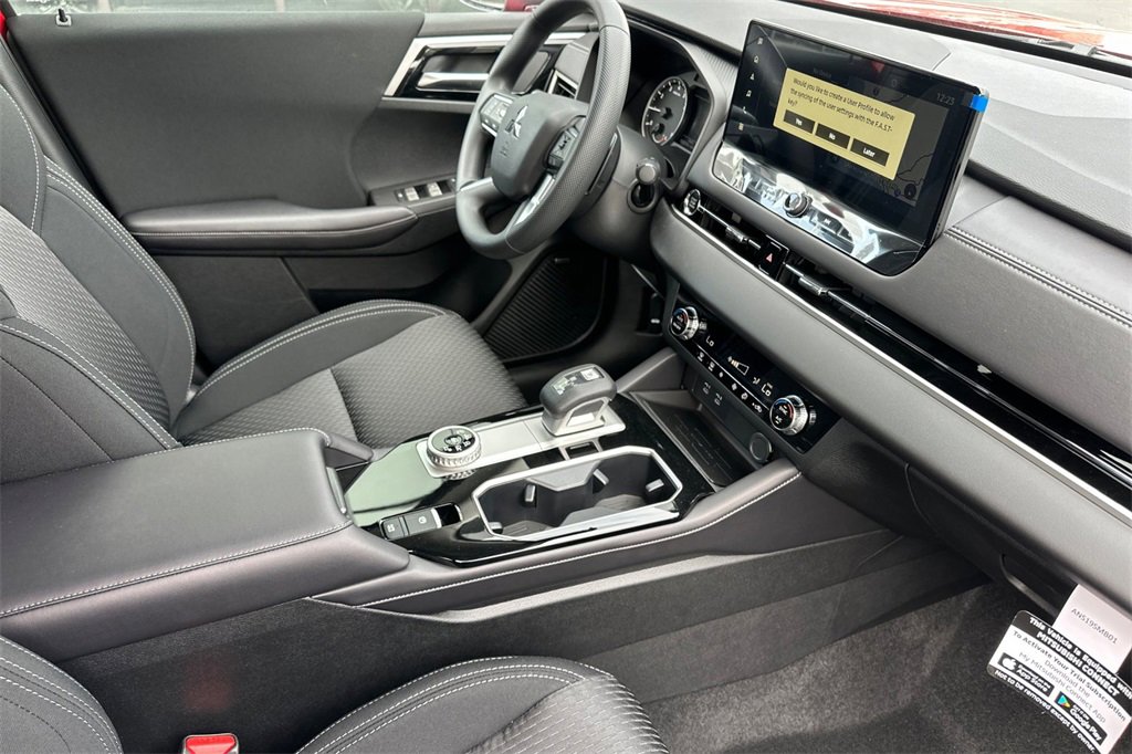 New 2025 Mitsubishi Outlander ES image 16