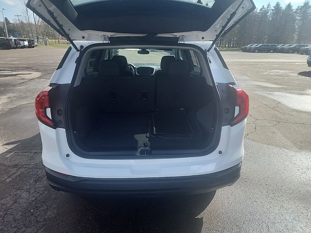 Used 2022 GMC Terrain SLE AWD/4WD image 16