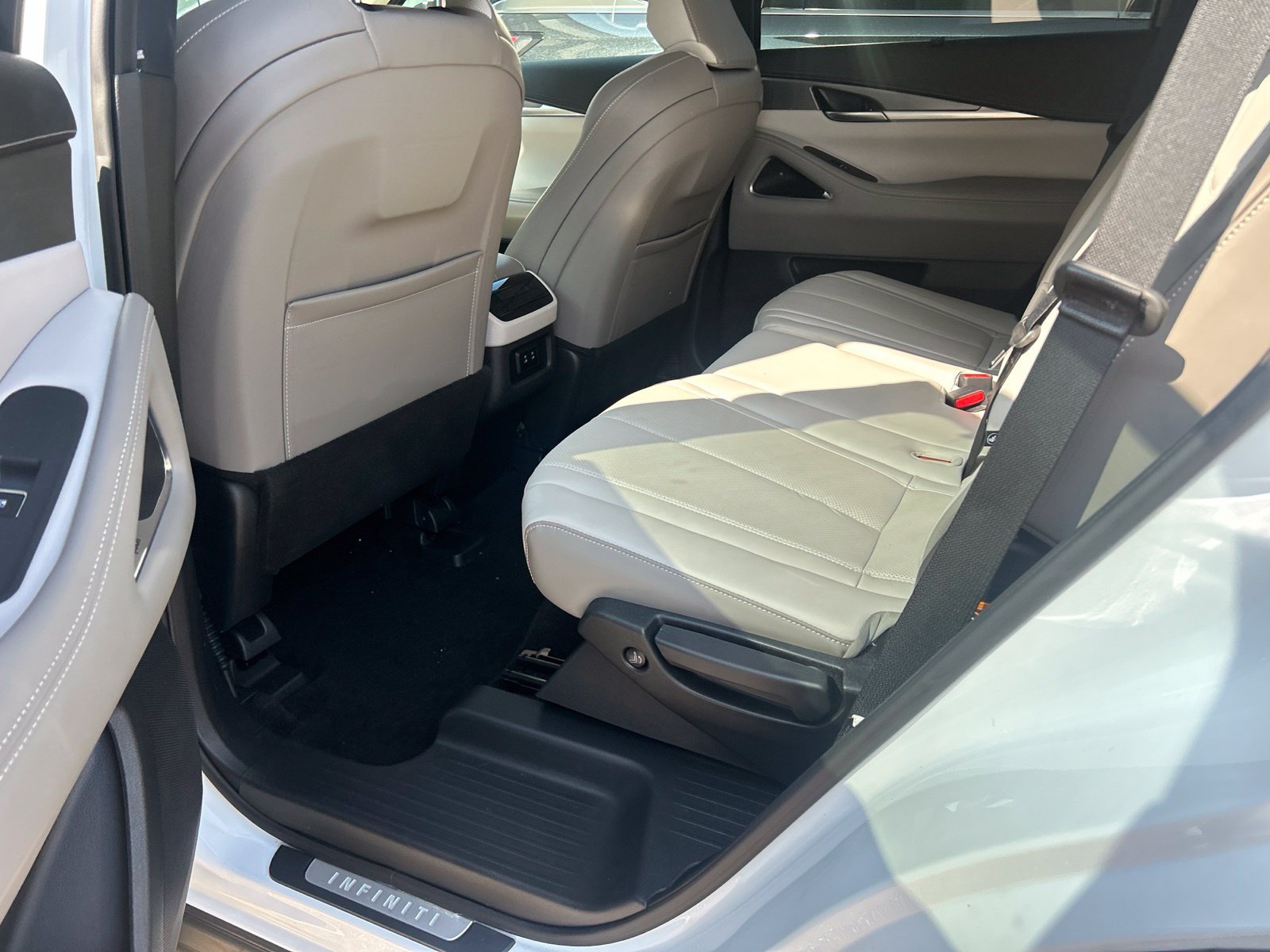 Certified 2026 INFINITI QX60 Luxe w/ Cargo Package AWD/4WD image 14