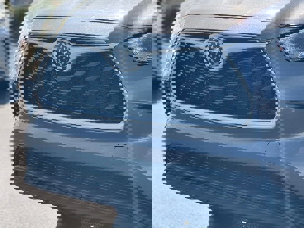 Certified 2024 Toyota Highlander XLE image 9