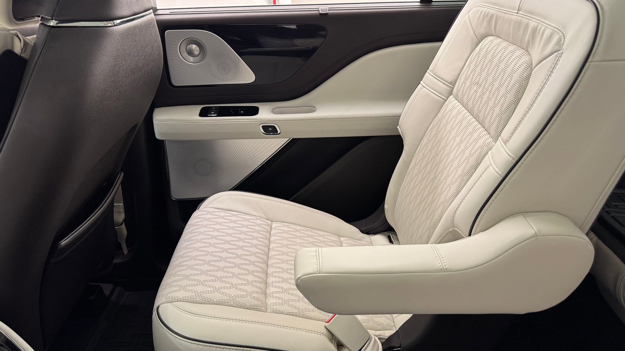 Used 2023 Lincoln Aviator Black Label w/ Dynamic Handling Package image 29