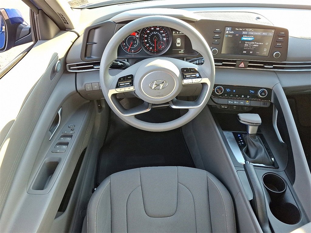 Used 2023 Hyundai Elantra SEL w/ Cargo Package image 12