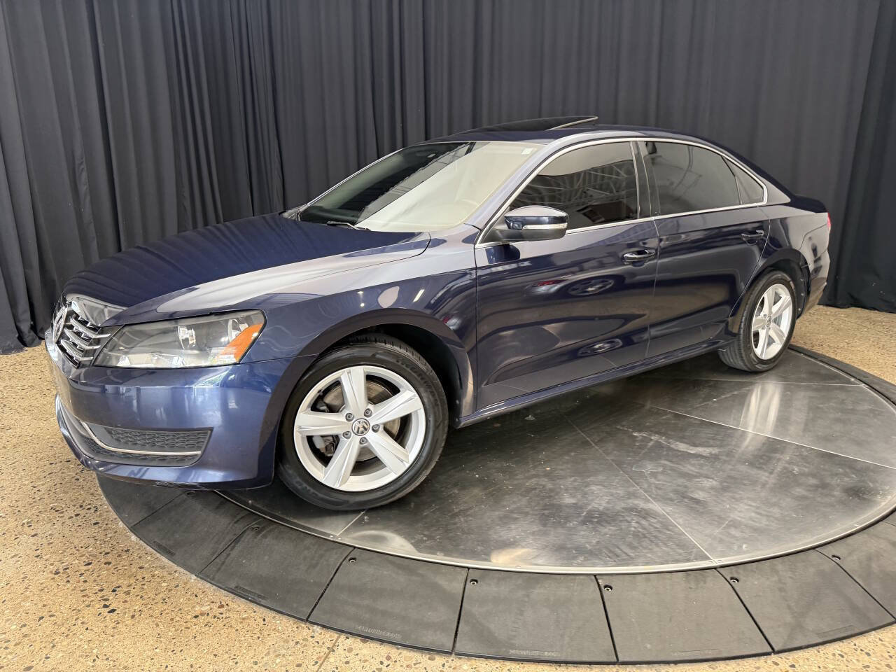 Used 2013 Volkswagen Passat TDI SE FWD image 3