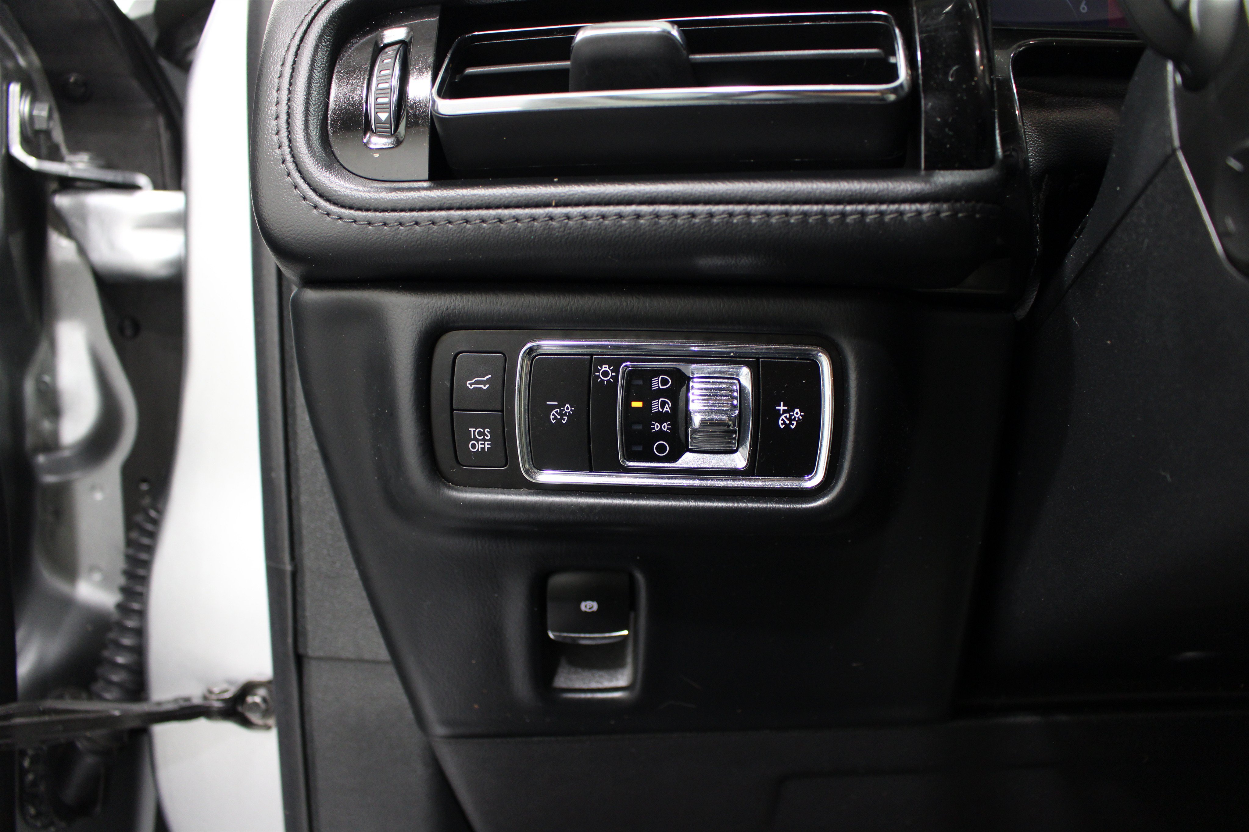Used 2023 Lincoln Nautilus Reserve w/ Equipment Group 201A AWD/4WD image 9