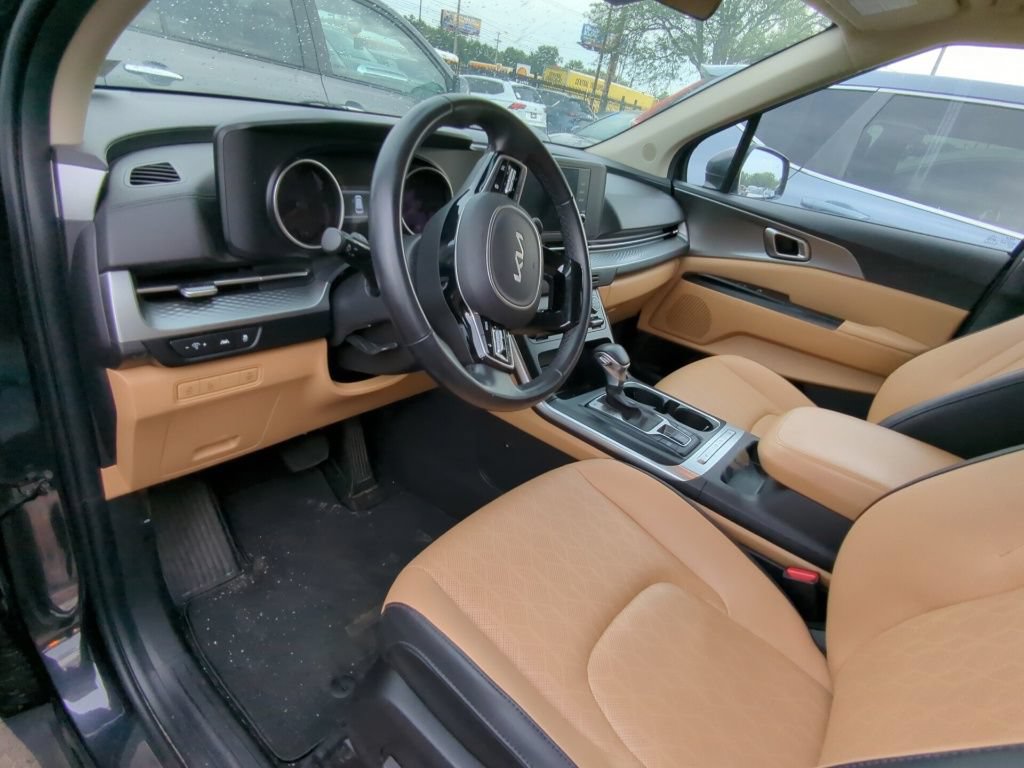 Used 2022 Kia Carnival LX FWD image 7