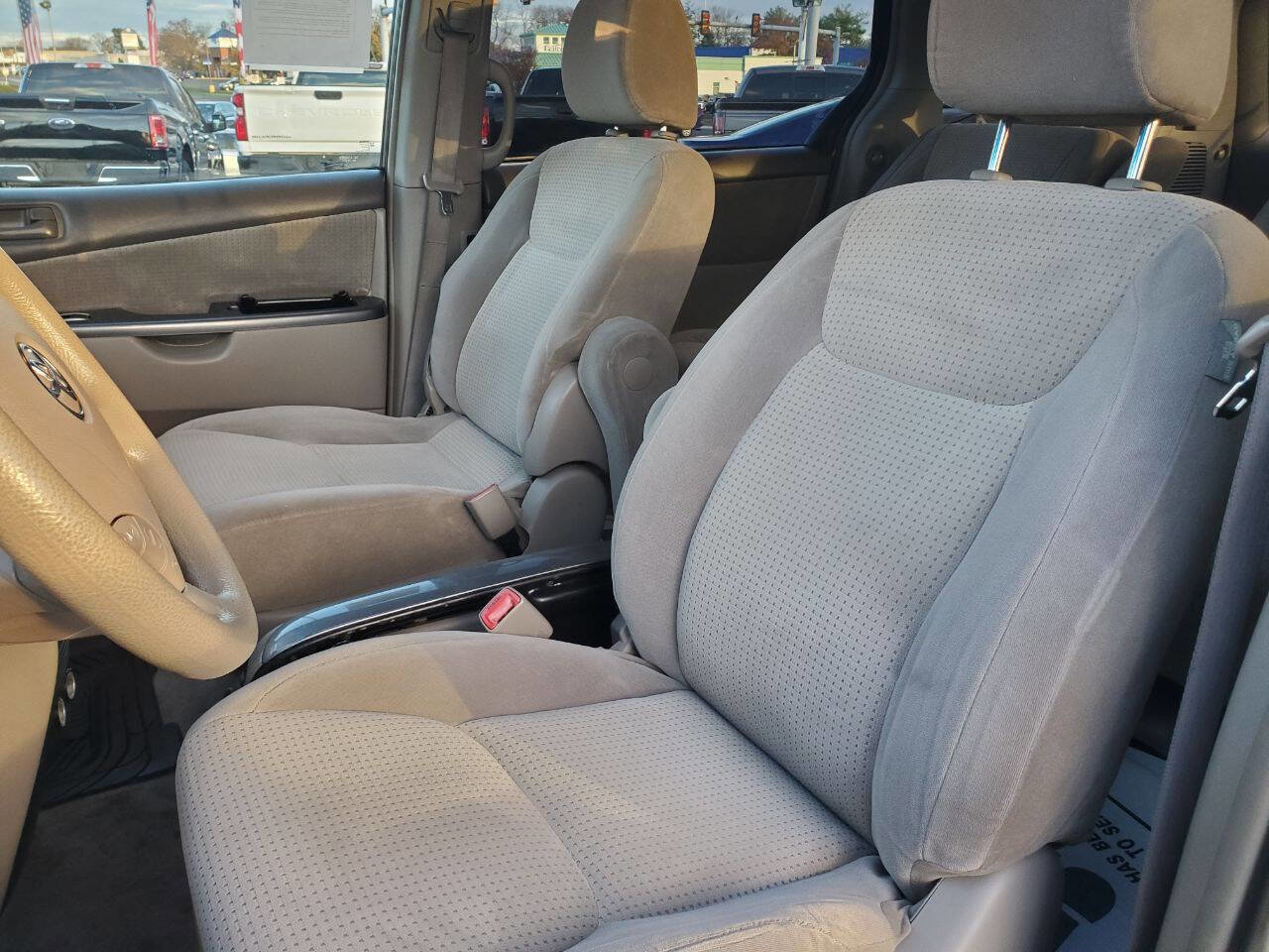 Used 2009 Toyota Sienna LE image 10