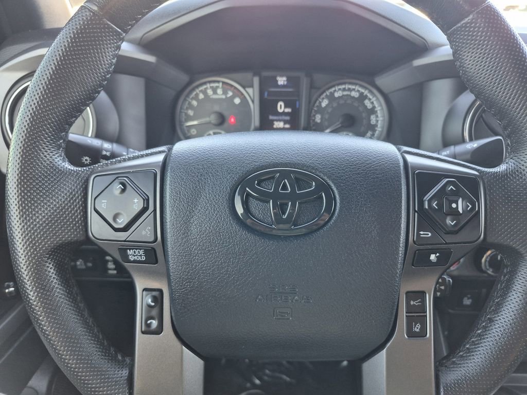 Used 2018 Toyota Tacoma TRD Sport w/ Technology Package image 19