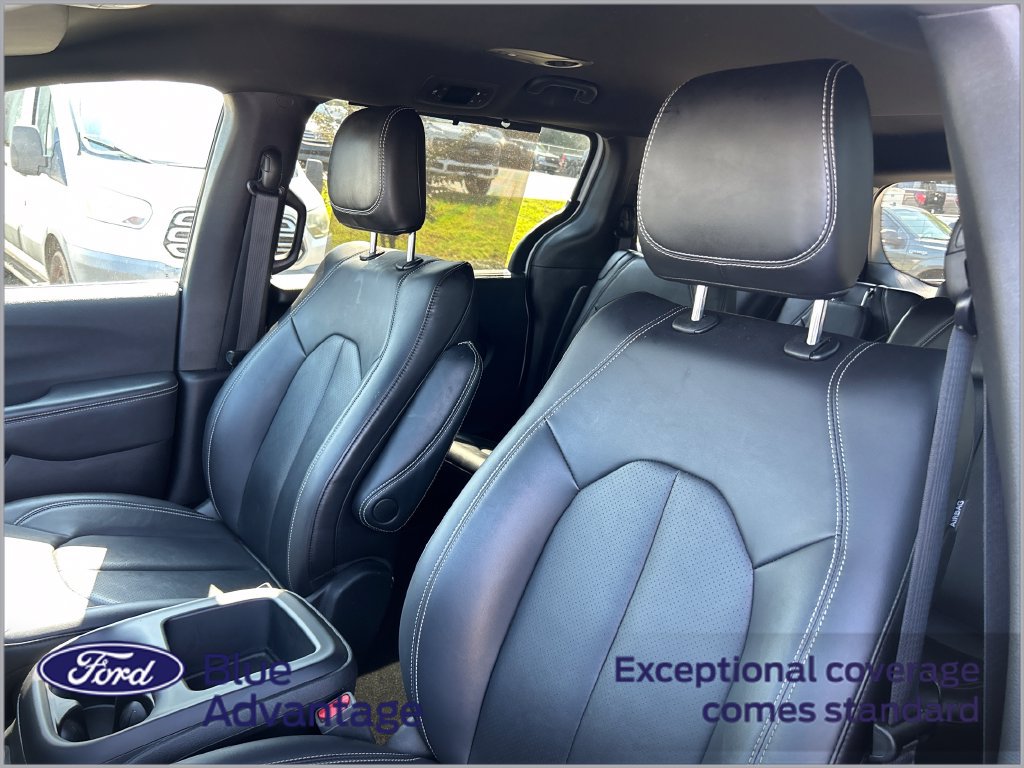 Used 2025 Chrysler Pacifica Select FWD image 11